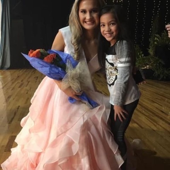 Meet your Posher, Lindsey leigh - Picture 1 of 1